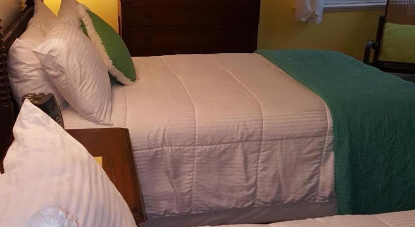 The Caribbean Court Boutique Hotel Веро Бийч Екстериор снимка