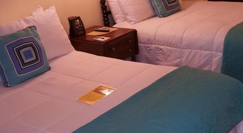 The Caribbean Court Boutique Hotel Веро Бийч Екстериор снимка