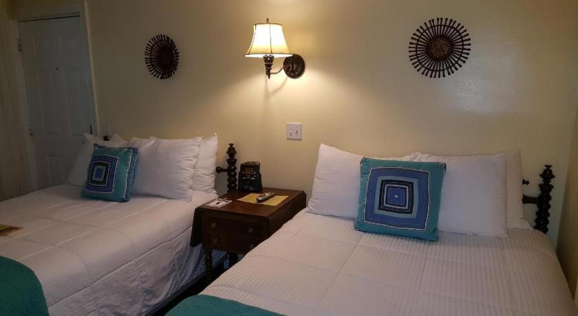 The Caribbean Court Boutique Hotel Веро Бийч Екстериор снимка