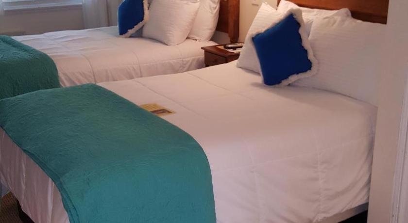 The Caribbean Court Boutique Hotel Веро Бийч Екстериор снимка
