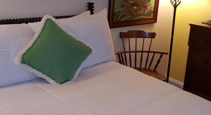 The Caribbean Court Boutique Hotel Веро Бийч Екстериор снимка