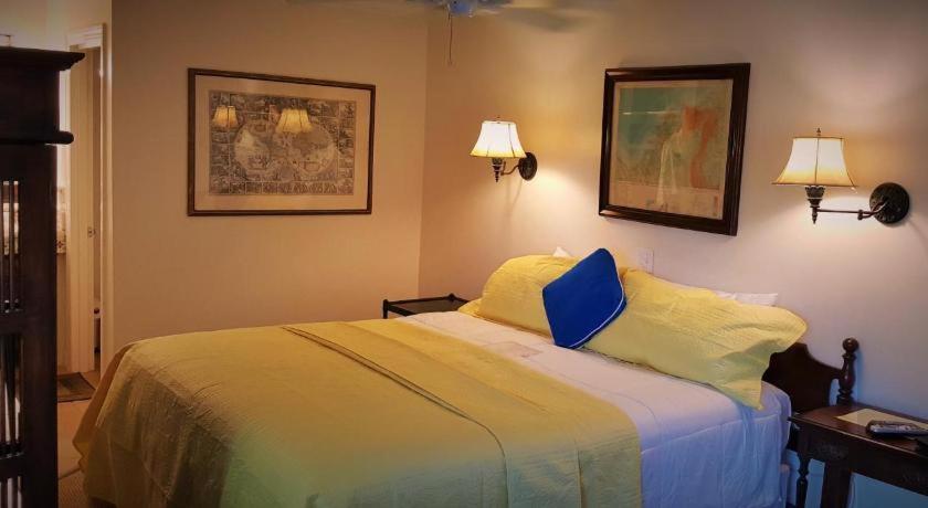 The Caribbean Court Boutique Hotel Веро Бийч Екстериор снимка