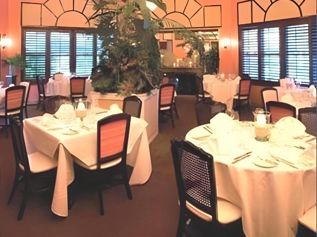 The Caribbean Court Boutique Hotel Веро Бийч Екстериор снимка