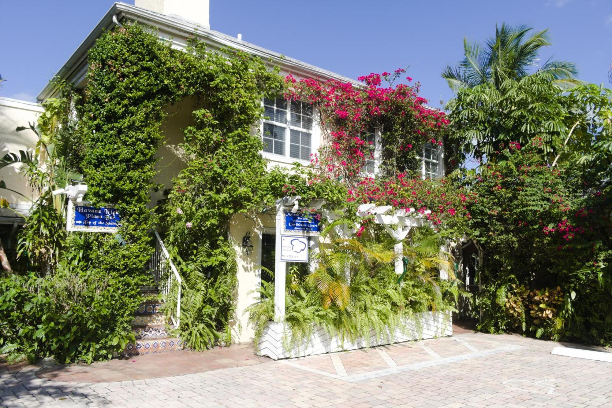 The Caribbean Court Boutique Hotel Веро Бийч Екстериор снимка