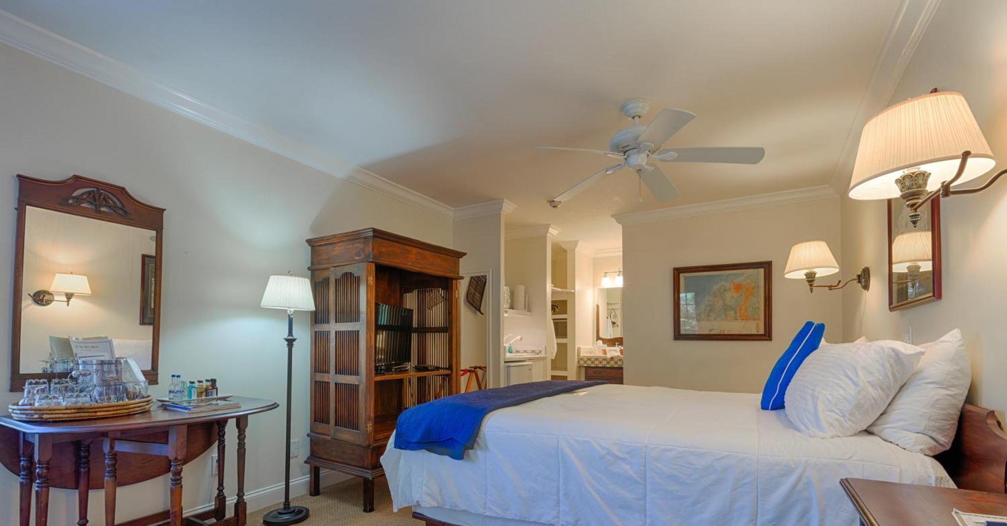 The Caribbean Court Boutique Hotel Веро Бийч Екстериор снимка