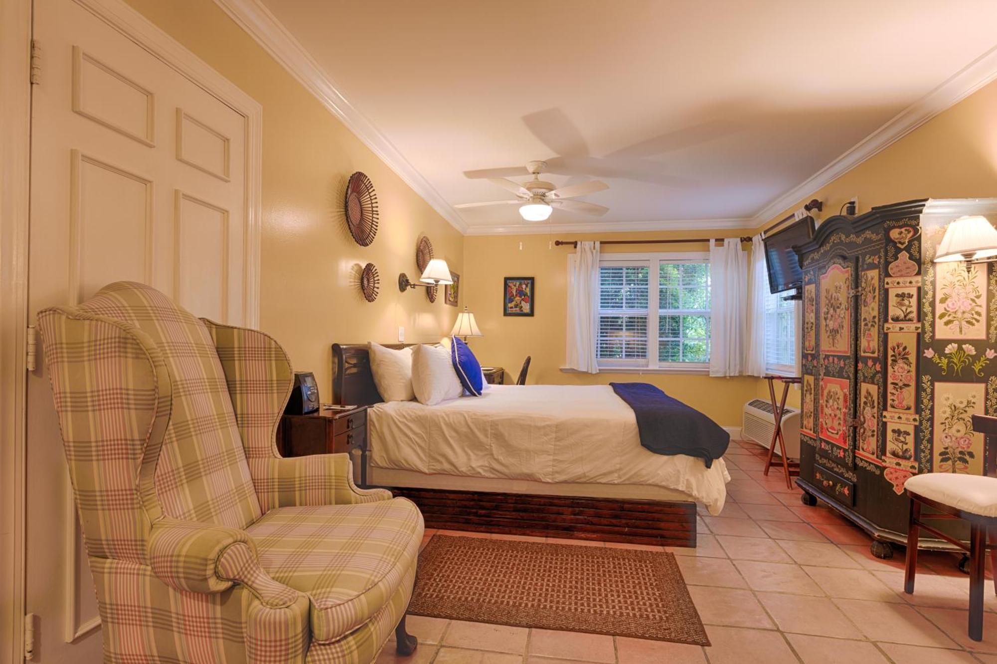 The Caribbean Court Boutique Hotel Веро Бийч Екстериор снимка