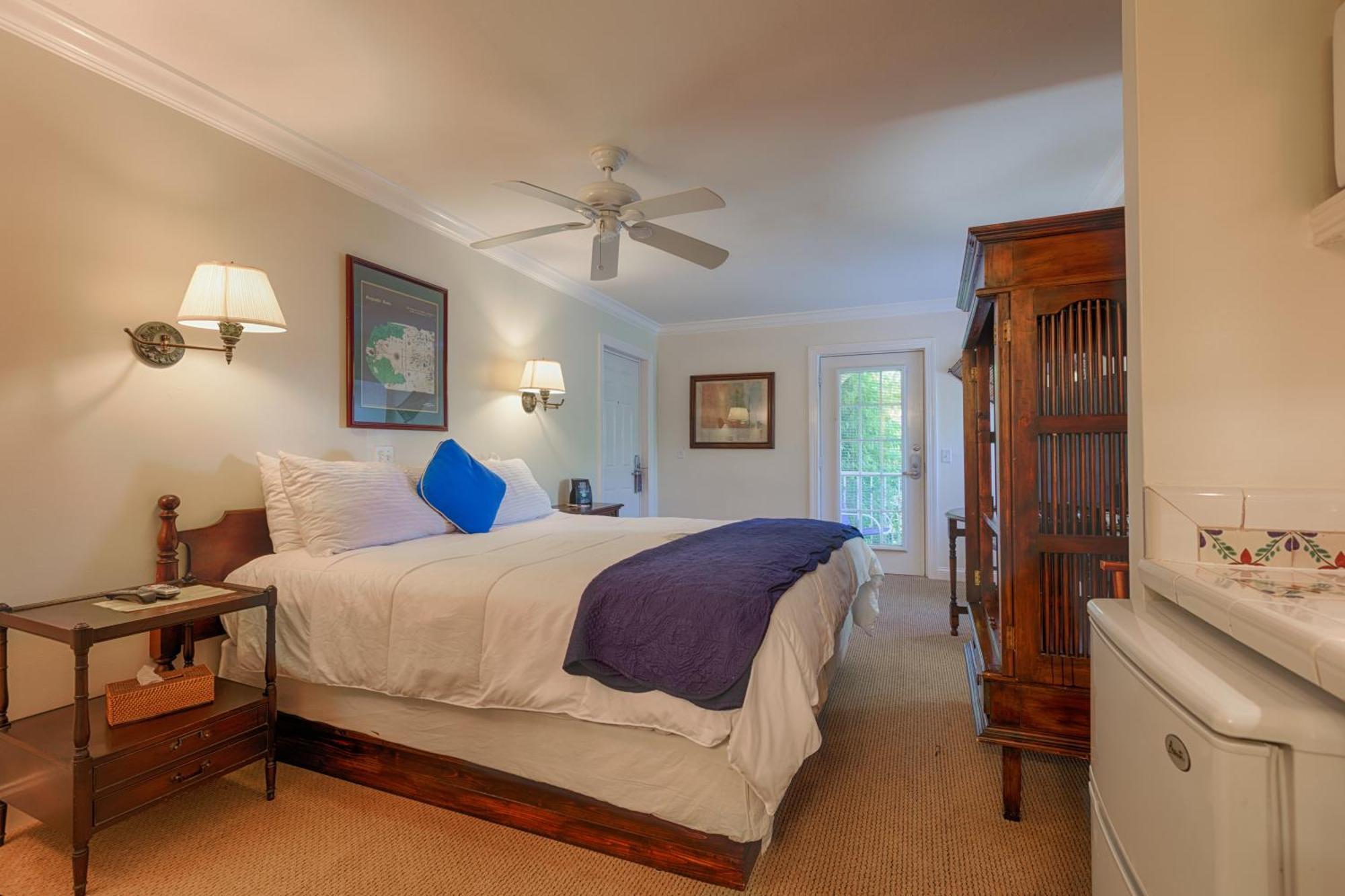 The Caribbean Court Boutique Hotel Веро Бийч Екстериор снимка