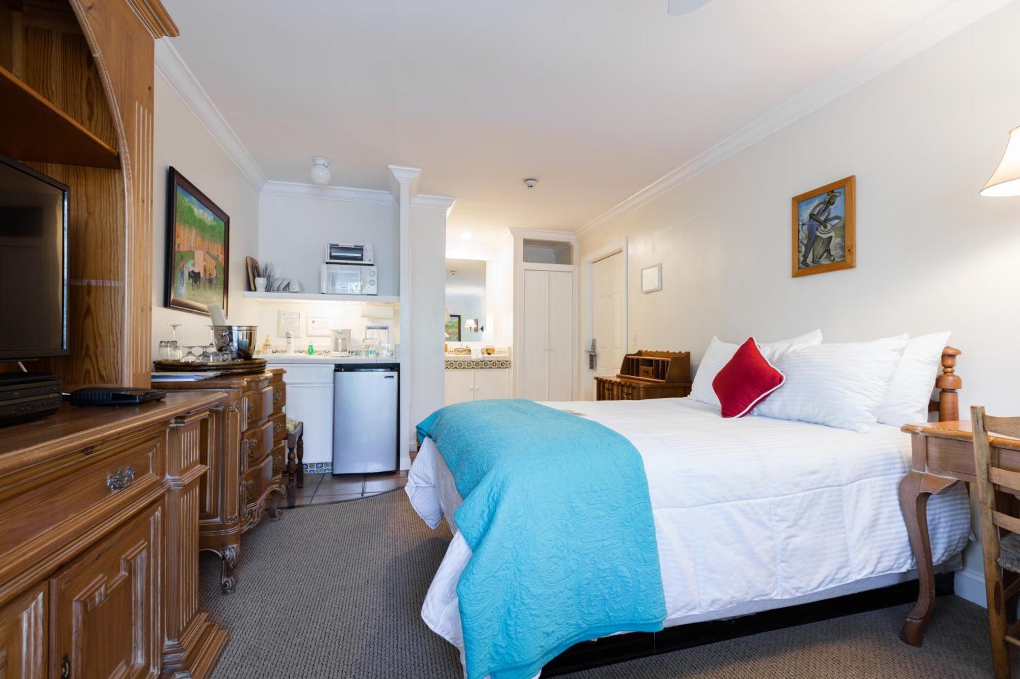 The Caribbean Court Boutique Hotel Веро Бийч Екстериор снимка